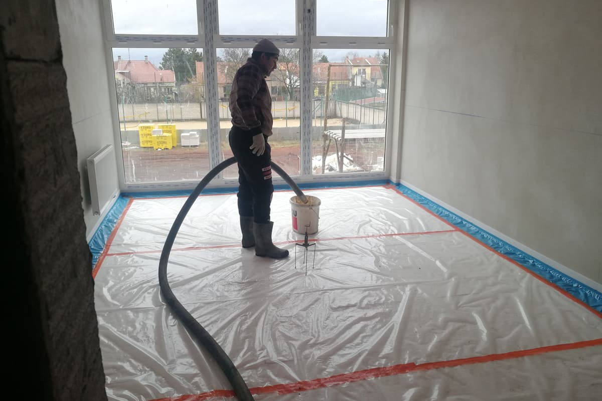 Lití anhydritové podlahy