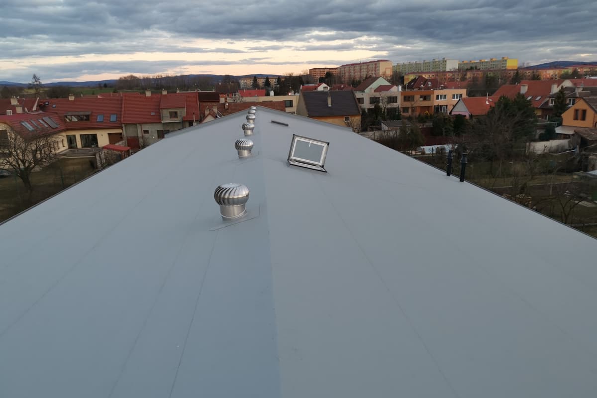 Střecha budovy Orel