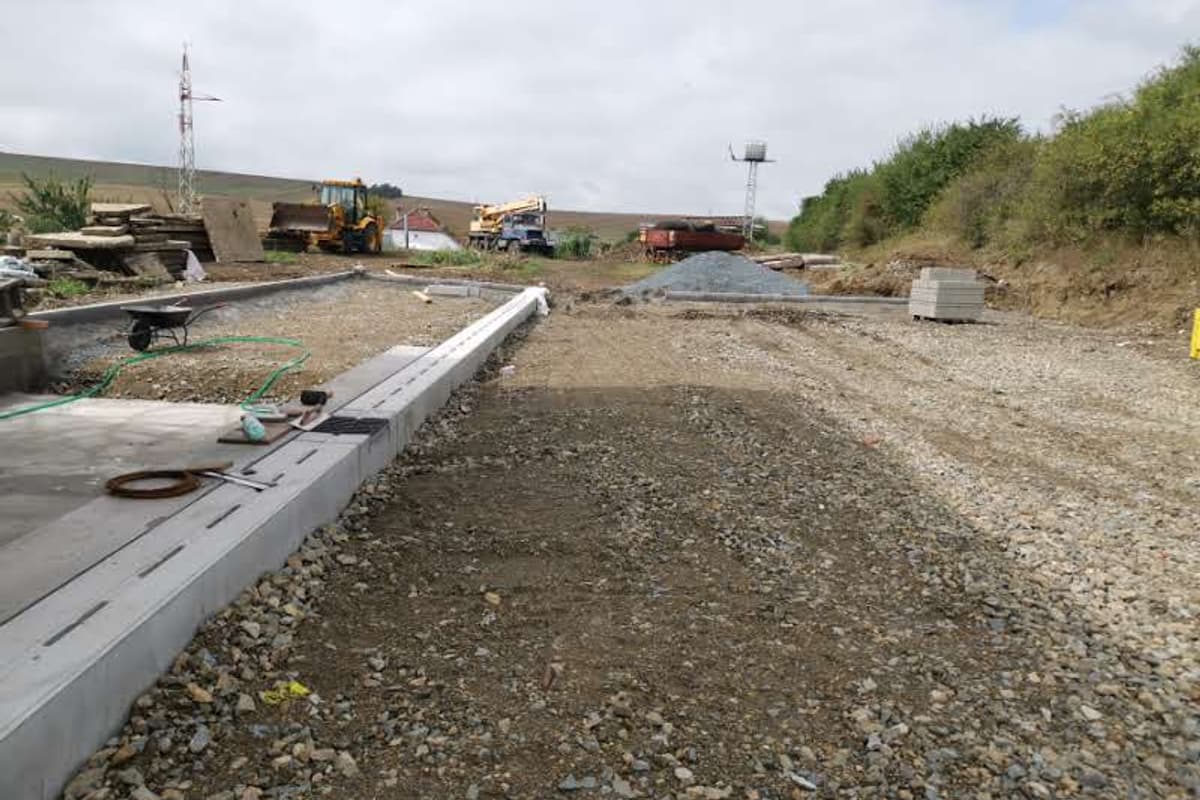 Zemní práce – obrubníky a terénní úpravy