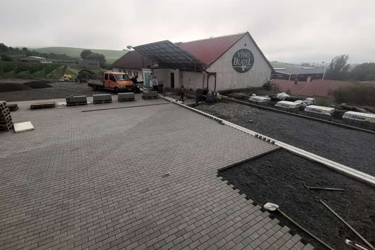 Pokládka zámkové dlažby